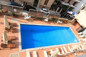 Pool & Beach