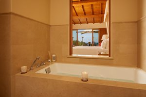 Room & Suite