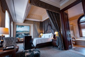 Room & Suite
