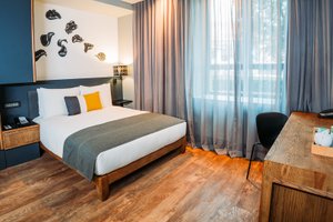 Room & Suite