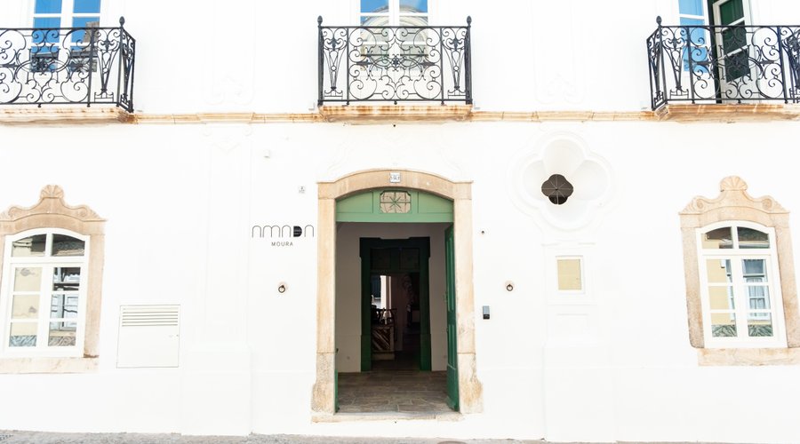 Fachada Entrada Amada Moura