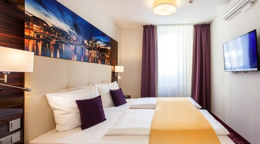 779581 Guest Room