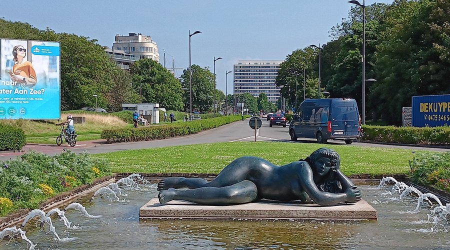 Ostend, sculpure "The Sea" at Avenue Léopold II