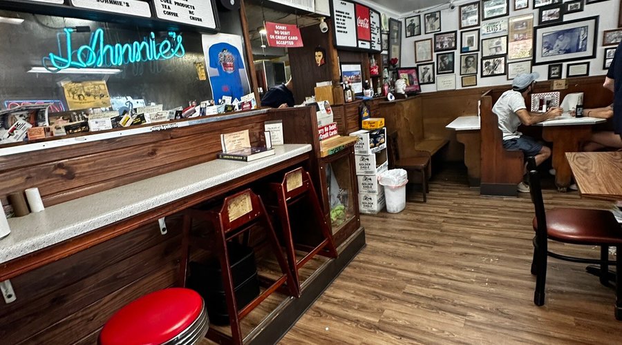 Johnnie's Drive In