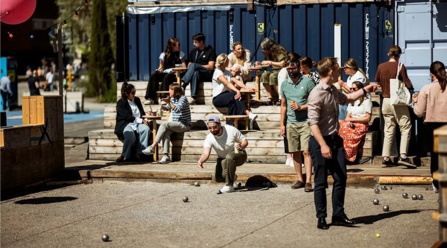 Boka er sommarfest, kickoff eller bara en härlig kväll med kollegorna hos Sustainaboule. God mat, dryck och instruktörslett boulespel med en svensk mästare!