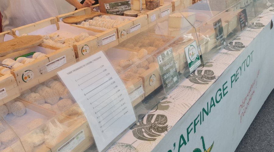 Photo qui démontre que le stand est accessible et pas non plus assailli au point d'avoir le type de réflexions désagréables que nous avons subies