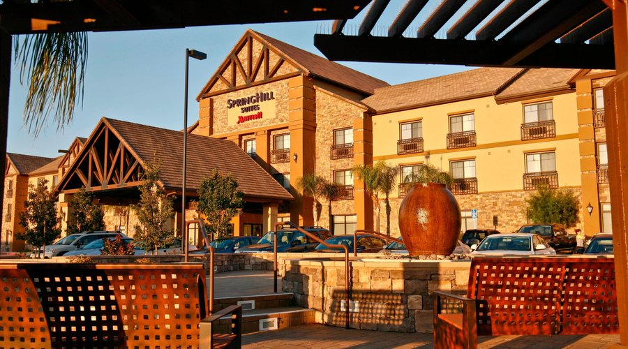 Entrance & Outdoor Patio