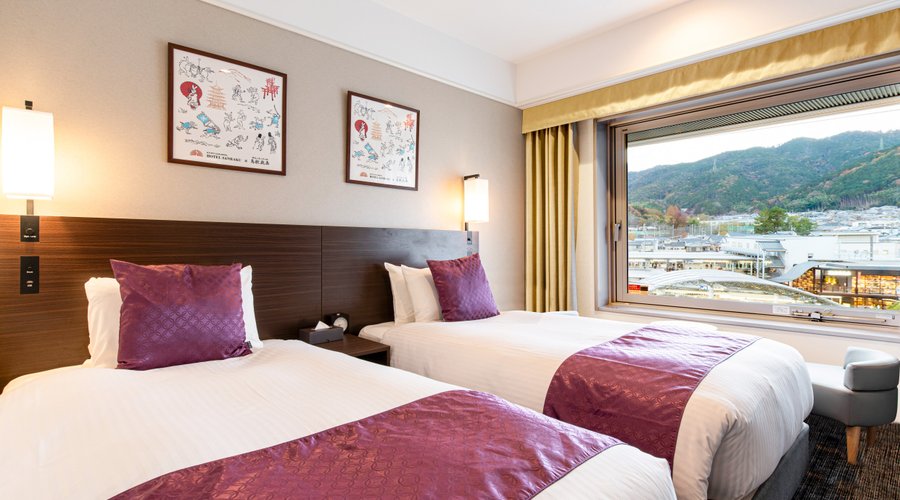 Moderate Twin Room：This versatile 18.6㎡ room is ideal for couples, friends, families, or single travelers on business or leisure, offering both functionality and comfort.