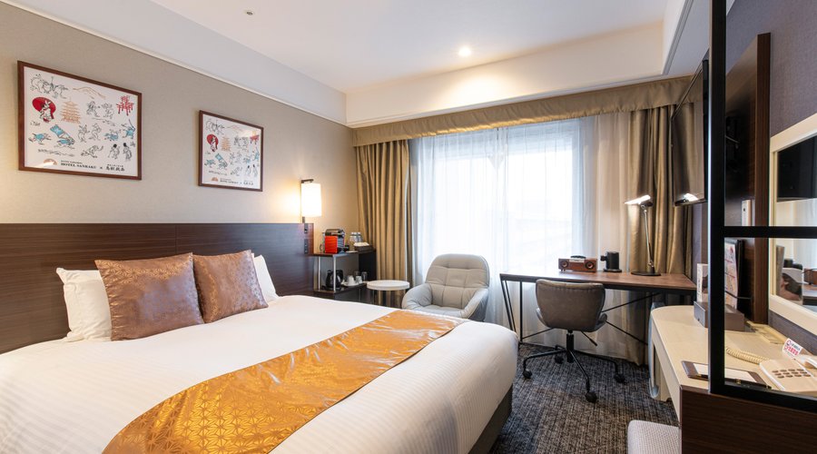 Moderate Queen Bed Room：Our furnished room featuring a desk and a cozy single-seat sofa, creating a private space for your comfort.