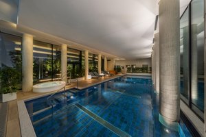 حمام السباحة والشاطئ