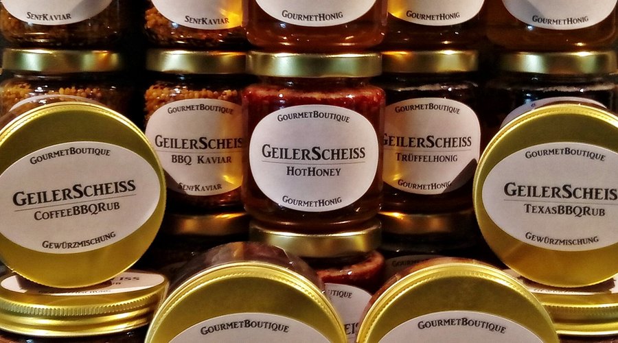 In unserer hauseigenen Gourmet Boutique gibt es viel zu entdecken, und alles ist mit viel Liebe und Leidenschaft von uns hergestellt worden!