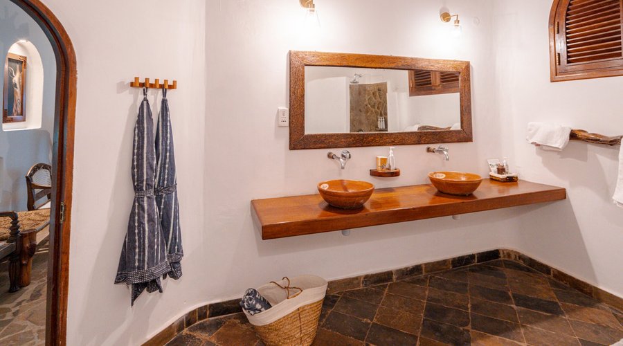Suite Bathroom