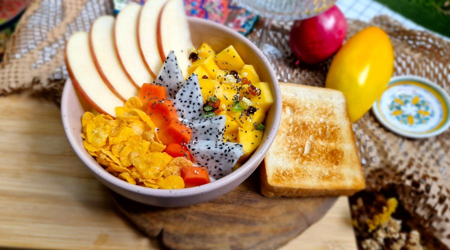 yogurt bowl & friut