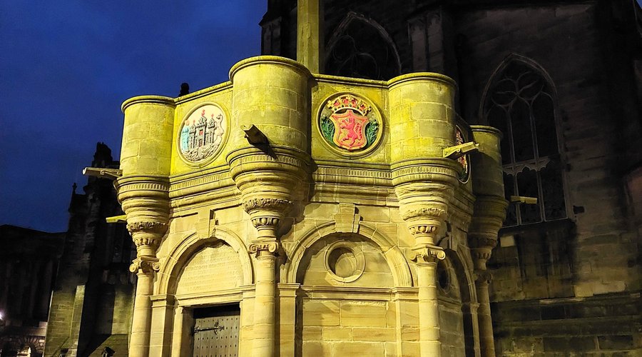 La Mercat Cross in notturna