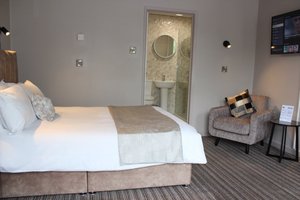 Room & Suite