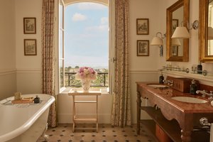 Room & Suite