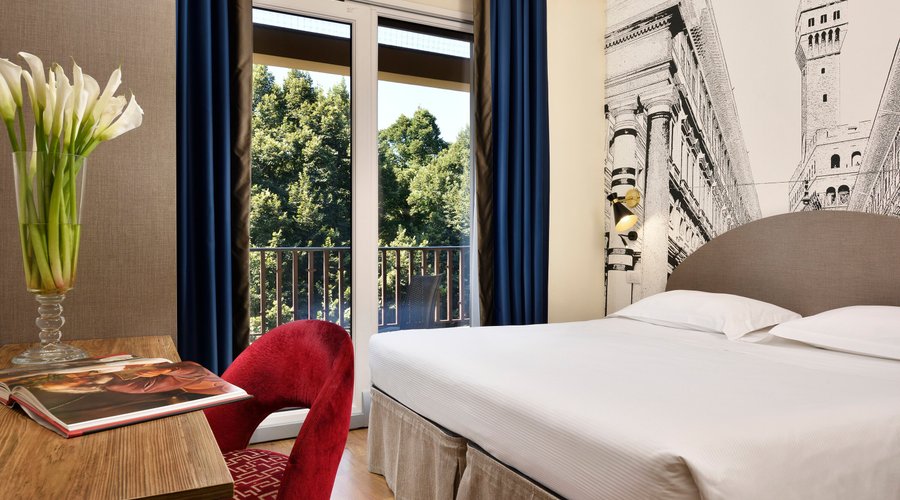 Superior Arno View and Balcony