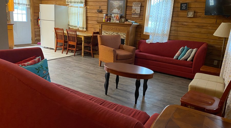 Cottages on Carlyle Lake. Full size kitchen, Fire pit, AC/Heat.