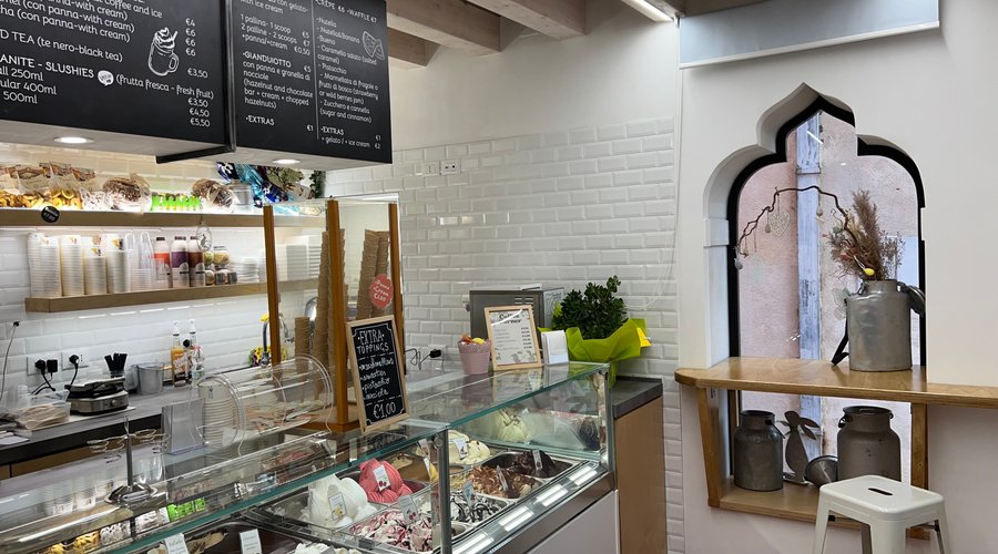 Air-conditioned shop interior! 🍦🥤🍨