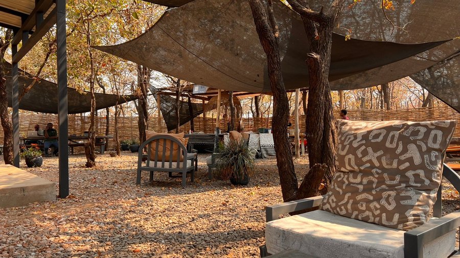 Wonderful location in town. Behind tribal Textiles. Offering great shopping with comfortable seating in front as well as in the back location. Fantastic lattes and cappuccino. Homemade apple pie and muffins. And now serving sandwiches for six US dollars.