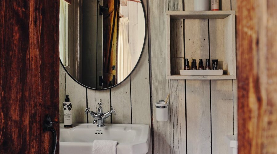 Cabin bathroom