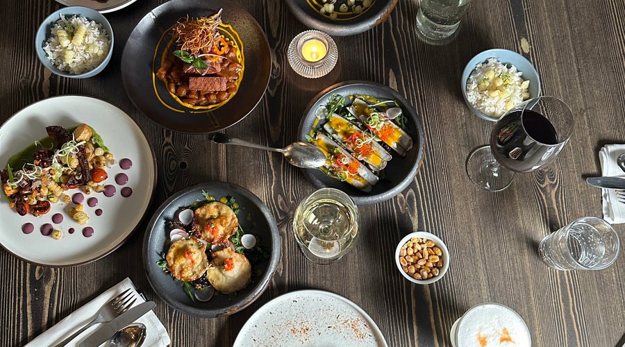 We like to offer genuine Peruvian flavors. Appetisers to share, ceviches as starters, and main dishes. Pisco Sours, signature Peruvian drinks, and fresh non alcoholic options. 