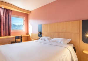 Room & Suite