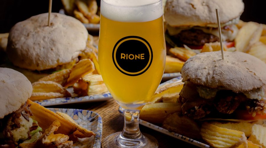 I nostri amati hamburger con ottima birra direttamente dal nostro laboratorio