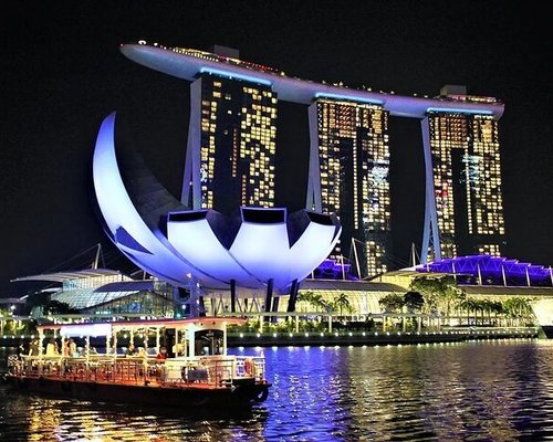 Unveiling the Best of Singapore: Top Attractions Worth Exploring - Iconic Landmarks