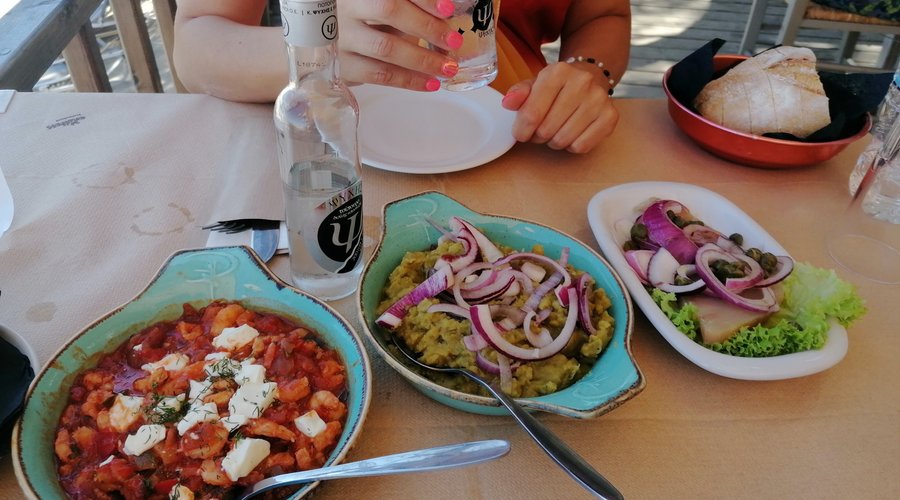 3 μεζέδες για τσίπουρο. Λακέρδα, φάβα και γαρίδες σαγανάκι. Όνειρο.!!!