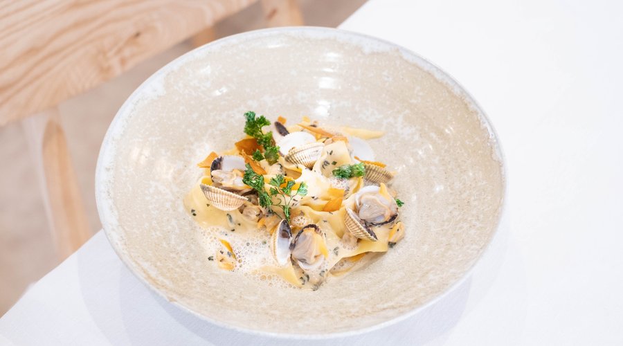 Pappardelle fatte alla mano aux coques pétales de poutargue