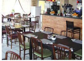NO DINING AREA OR BAR!!!!! misinformation