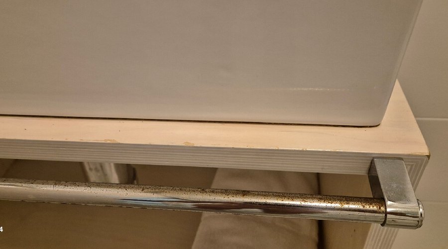 Pésimo... cualquier persona puede acceder al hotel desde el otro portal...los dueños muy tikismiquis y da la impresión que es un hotel normal pero no llega ni a hostal...