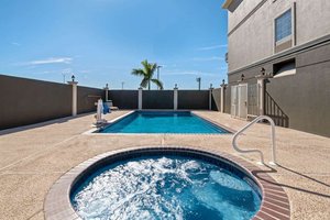 Piscina y playa