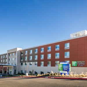 Welcome to the Holiday Inn Express Bend South