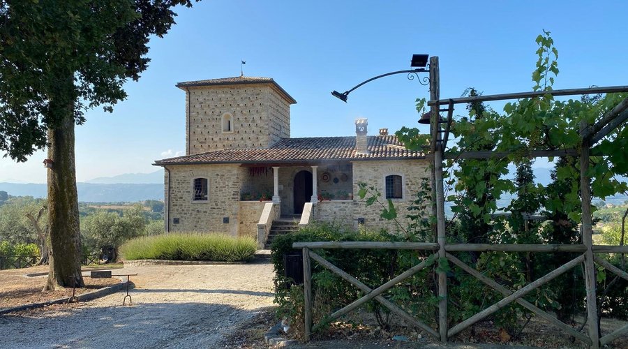 Struttura ricettiva, ben curata e immersa nella verde campagna irpina.