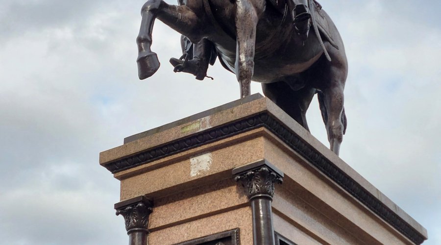 Il monumento al principe Alberto, in George Square