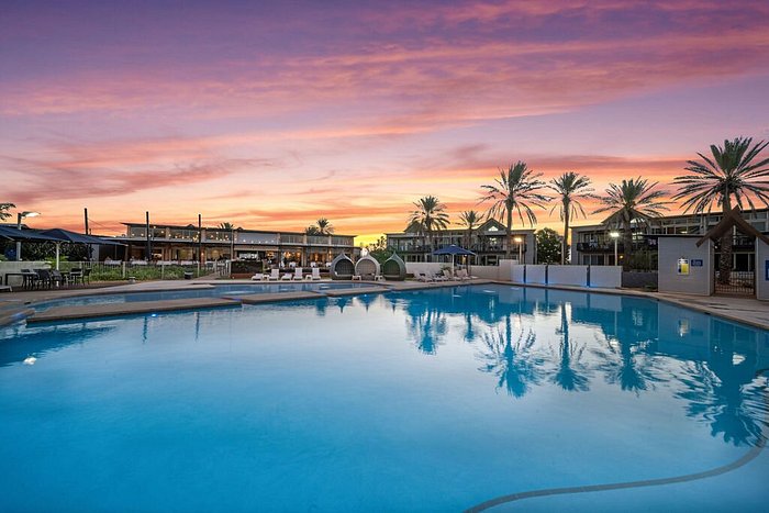 Mantarays Ningaloo Beach Resort, Exmouth Mantarays Ningaloo Beach Resort, Exmouth