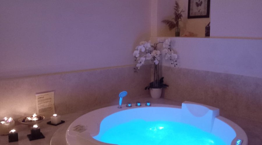 Area benessere per due persone su prenotazione