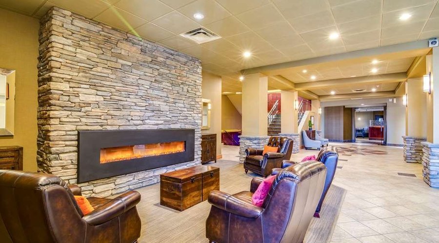 Lobby with sitting area