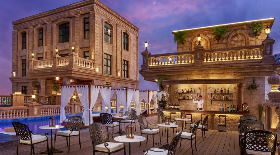 Roof Top pool and Sky Bar 