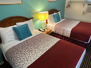 Room & Suite