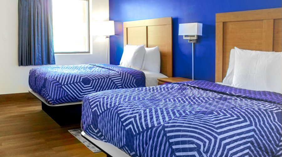 Room Featuring 2 Double Size Beds at Northland Motel State College.
