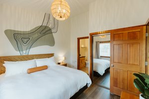 Room & Suite