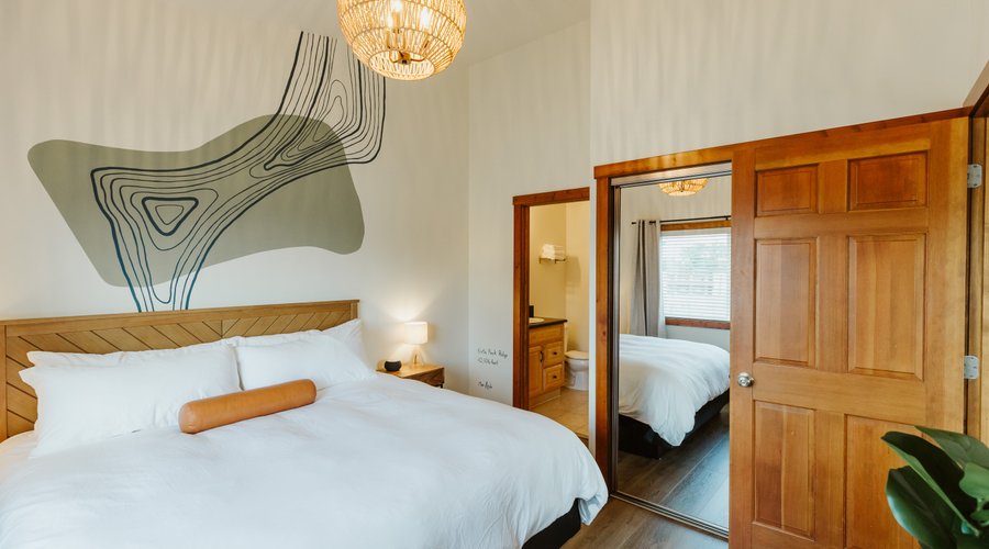 King Suite (Kintla Ridge Suite)