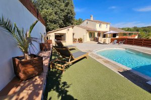 Pool & Beach