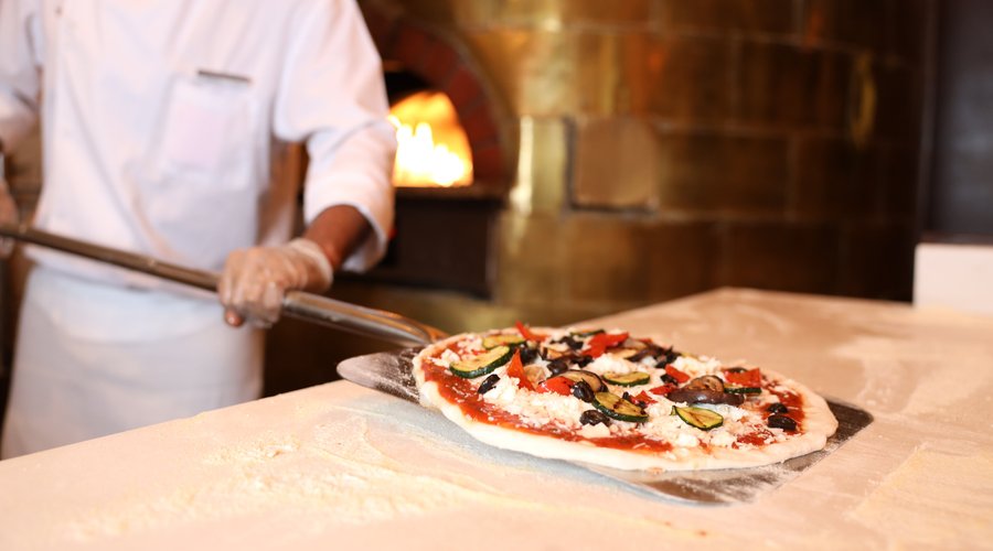 Pizza preparation 