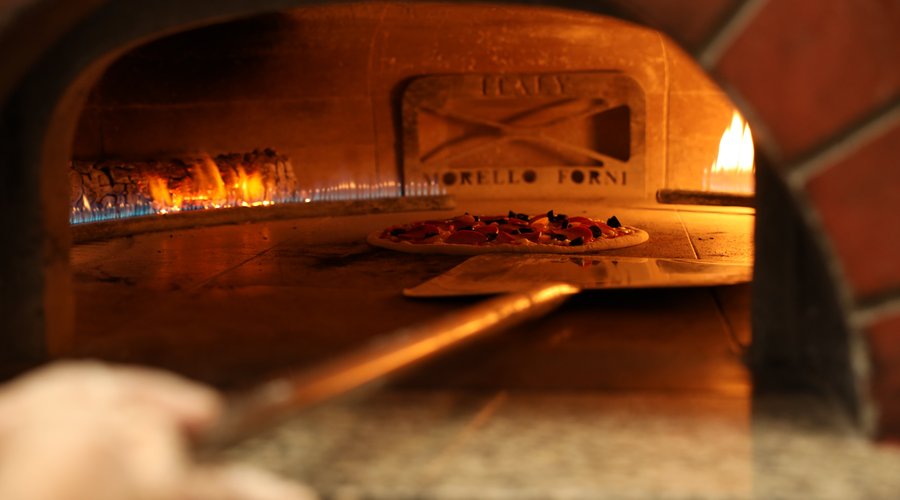 Pizza preparation 