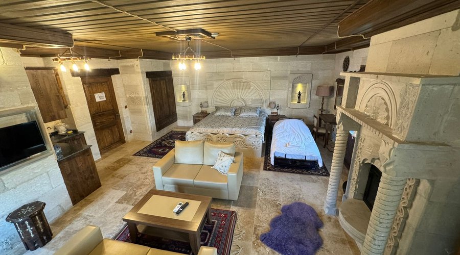 King Suit Room