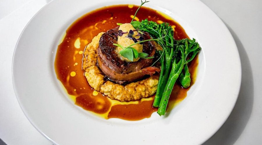 Eye fillet in Streaky bacon 